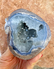 Load image into Gallery viewer, Dugway Geode Standup with quartz crystal hollow