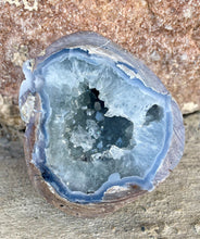 Load image into Gallery viewer, Dugway Geode Standup