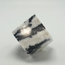 Load image into Gallery viewer, Zebra Marble-patterned cube on a white background