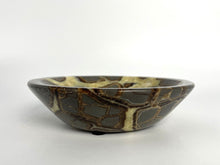 Load image into Gallery viewer, GeoDecor Septarian Bowl 5 1/4"