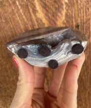 Load image into Gallery viewer, Dugway Geode Standup with felt tab base