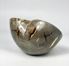 Load image into Gallery viewer, 3d Utah Septarian polished Heart