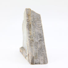 Load image into Gallery viewer, Side View of a Dendrite Picture Stone

