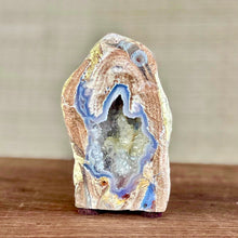 Load image into Gallery viewer, Dugway Geode standup with Stunning Quartz Crystal and Agate lined interior
