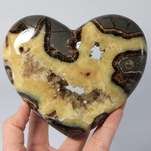 Load image into Gallery viewer, Utah Septarian Heart 5-5.5&quot;
