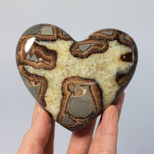 Load image into Gallery viewer, Utah Septarian Heart 3.5-4&quot;
